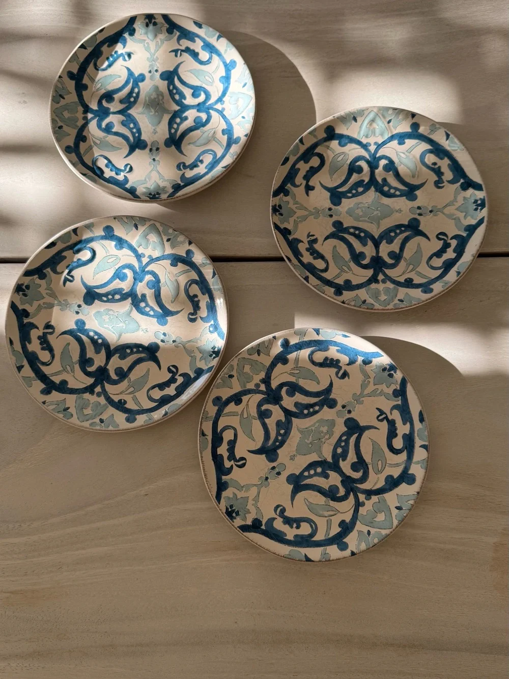 SET OF 4 WILLIAMS SONOMA BLUE PAISLEY SALAD PLATES - DISCONTINUED VINTAGE